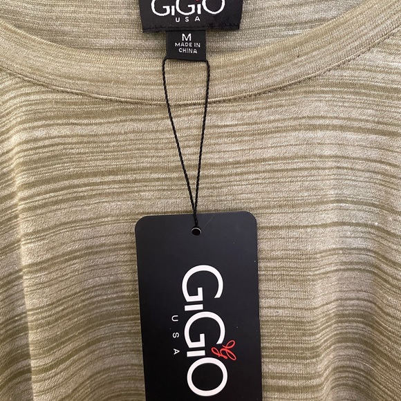Gigio’s USA NWT Floral Flowy Top - Picture 2 of 5